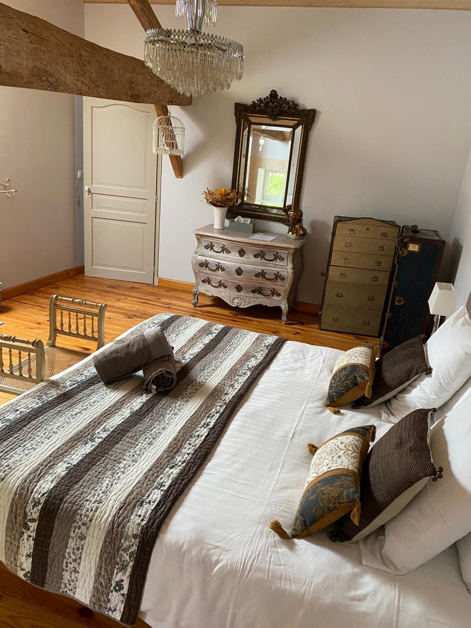 Maison D'Emmannaelle Bed & Breakfast Auros ภายนอก รูปภาพ